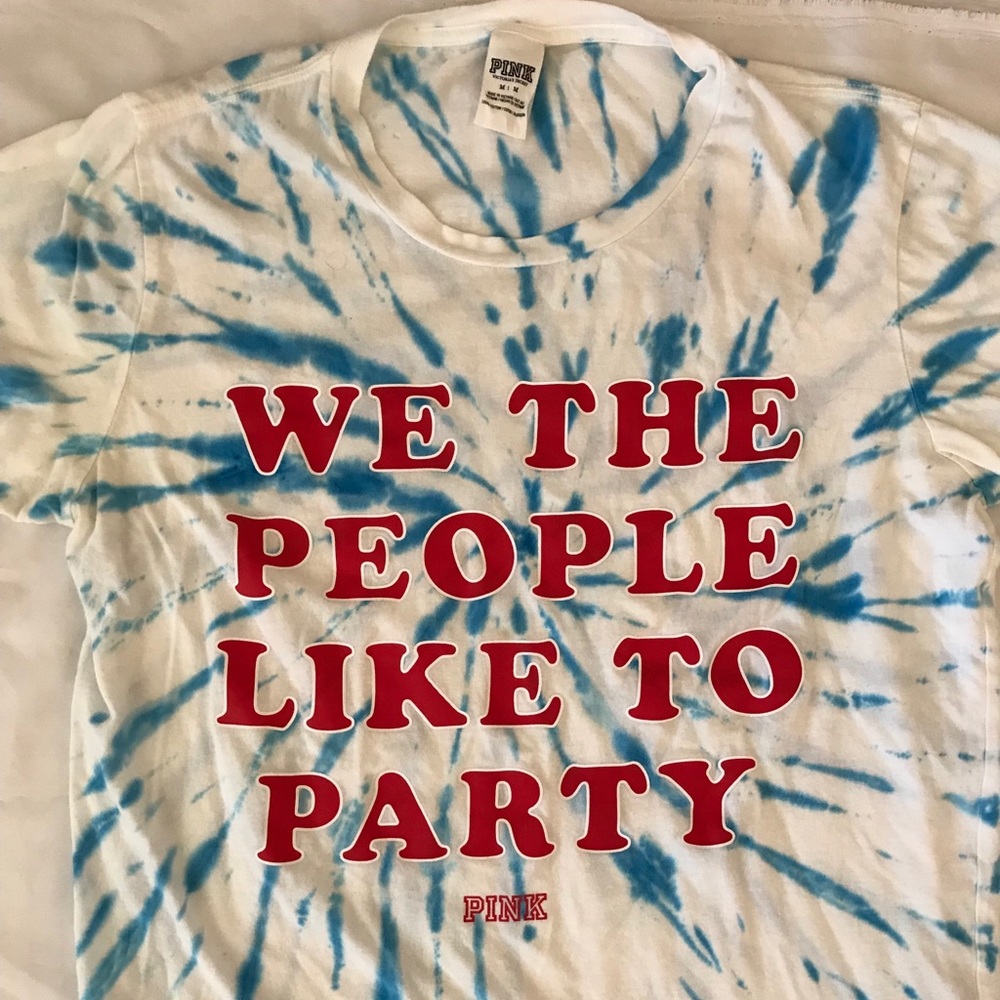 ❌SOLD❌ VS PINK “WE THE PEOPLE LIKE TO PARTY” T - Picture 2 of 5